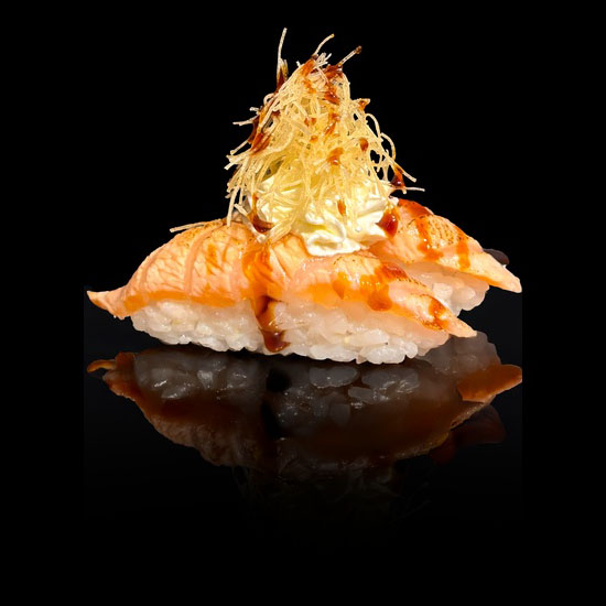 Nigiri flameado con salsa anguila 2U